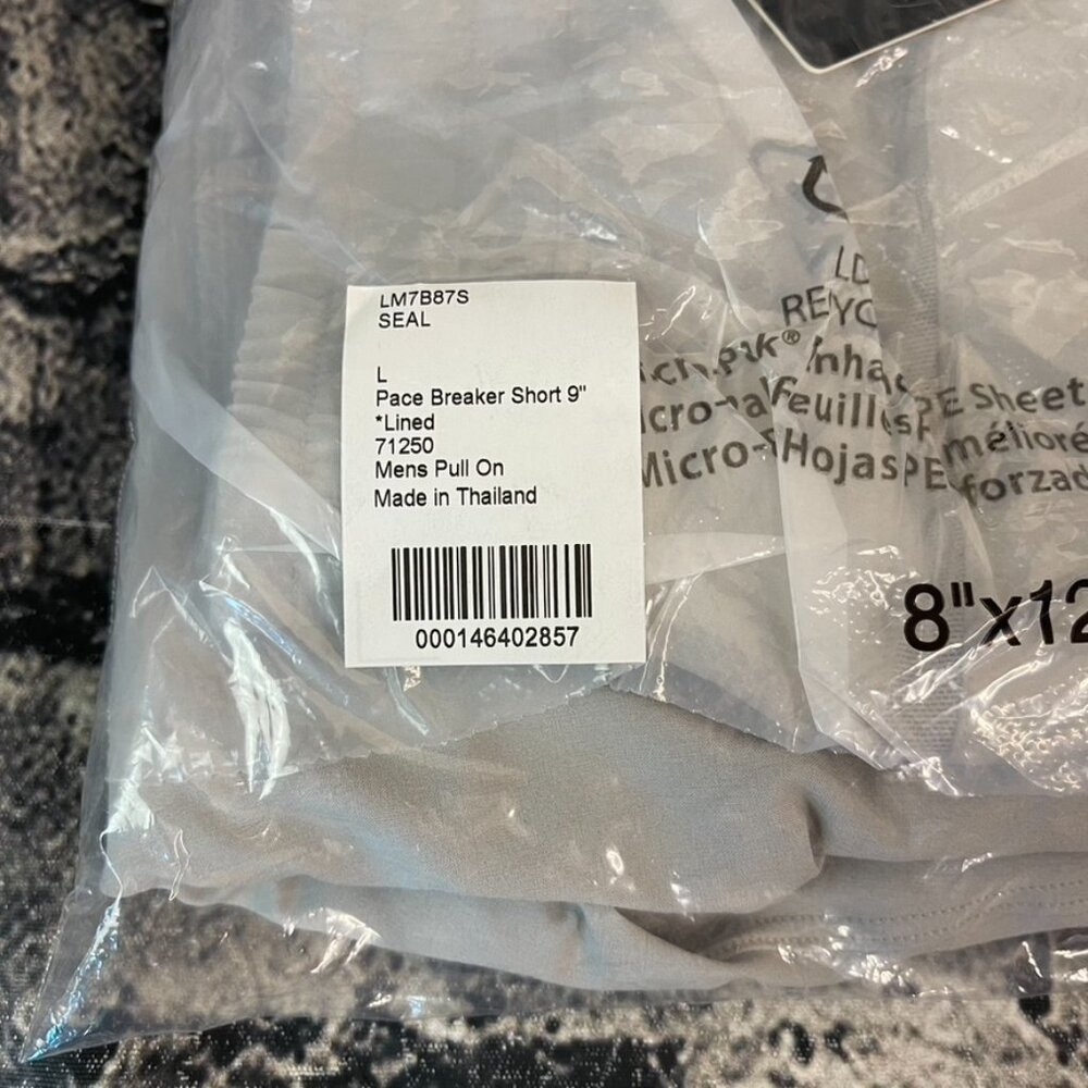 Lululemon Pace Breaker Short 9"
Lined - Picture 2 of 7